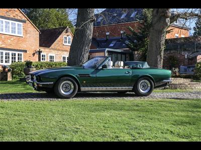 Aston Martin+V8 Volante